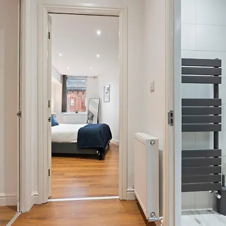 Modern Flat - Sleeps 4 - Parking