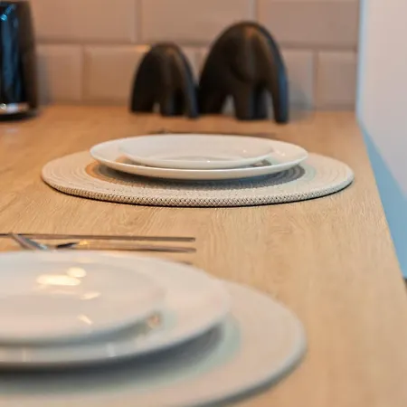 Modern Flat - Sleeps 4 - Parking *