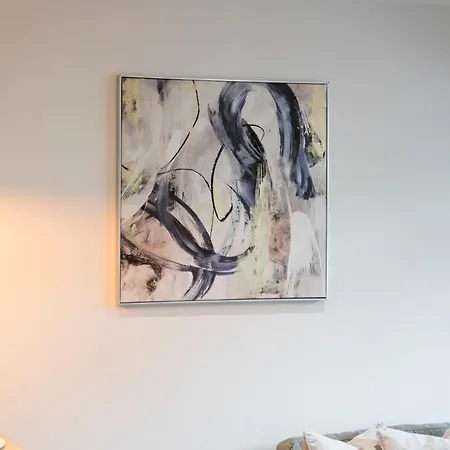 Modern Flat - Sleeps 4 - Parking