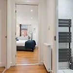 - Free Parking - Fast Wifi - Sleeps 4