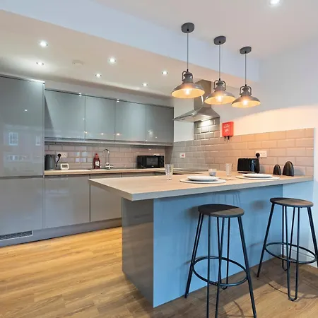- Free Parking - Fast Wifi - Sleeps 4 Apartament *