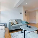 Appartement - Free Parking - Fast Wifi - Sleeps 4 *