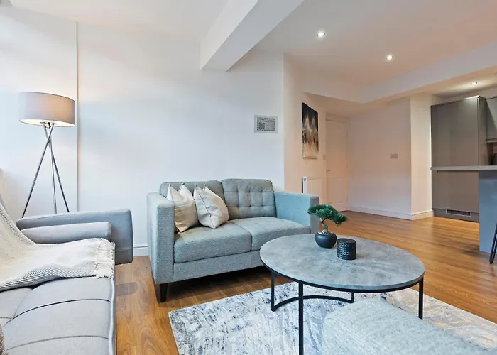 Apartment - Free Parking - Fast Wifi - Sleeps 4 *