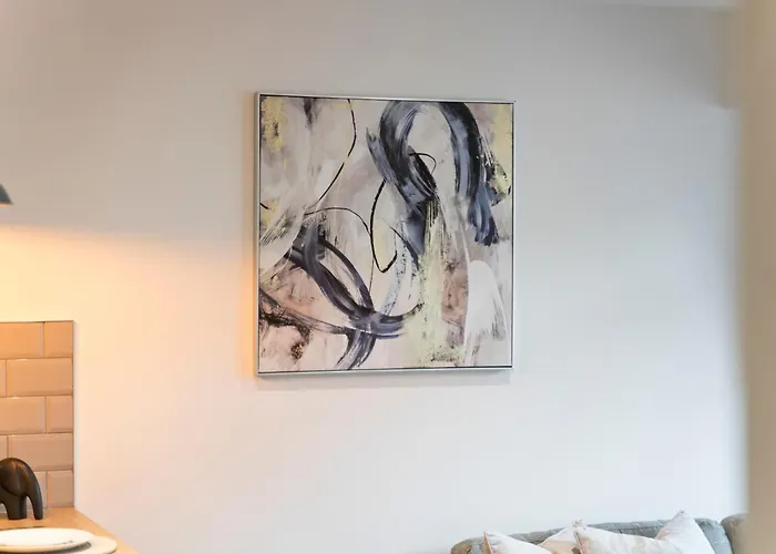 - Free Parking - Fast Wifi - Sleeps 4